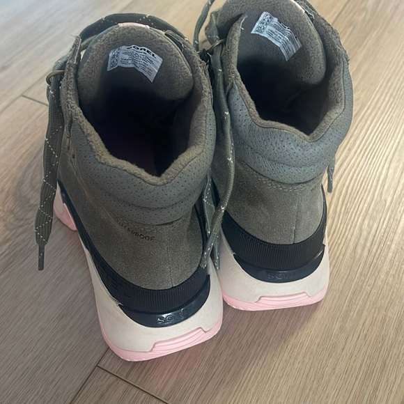 Sorel Kinetic Impact Conquest Sneaker Boot Size 7.5 NWOB Waterproof Suede - Picture 8 of 10